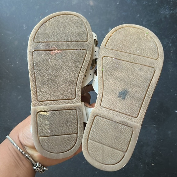 L'Amour Kids White and Tan Sandals - Picture 4 of 4